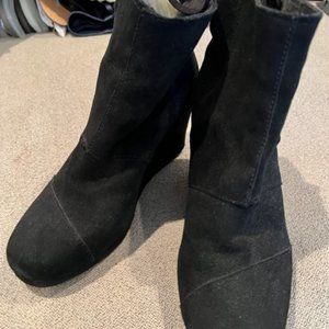 Tom's Desert Wedge Boot Black Suede 8.5 Zipper on Side